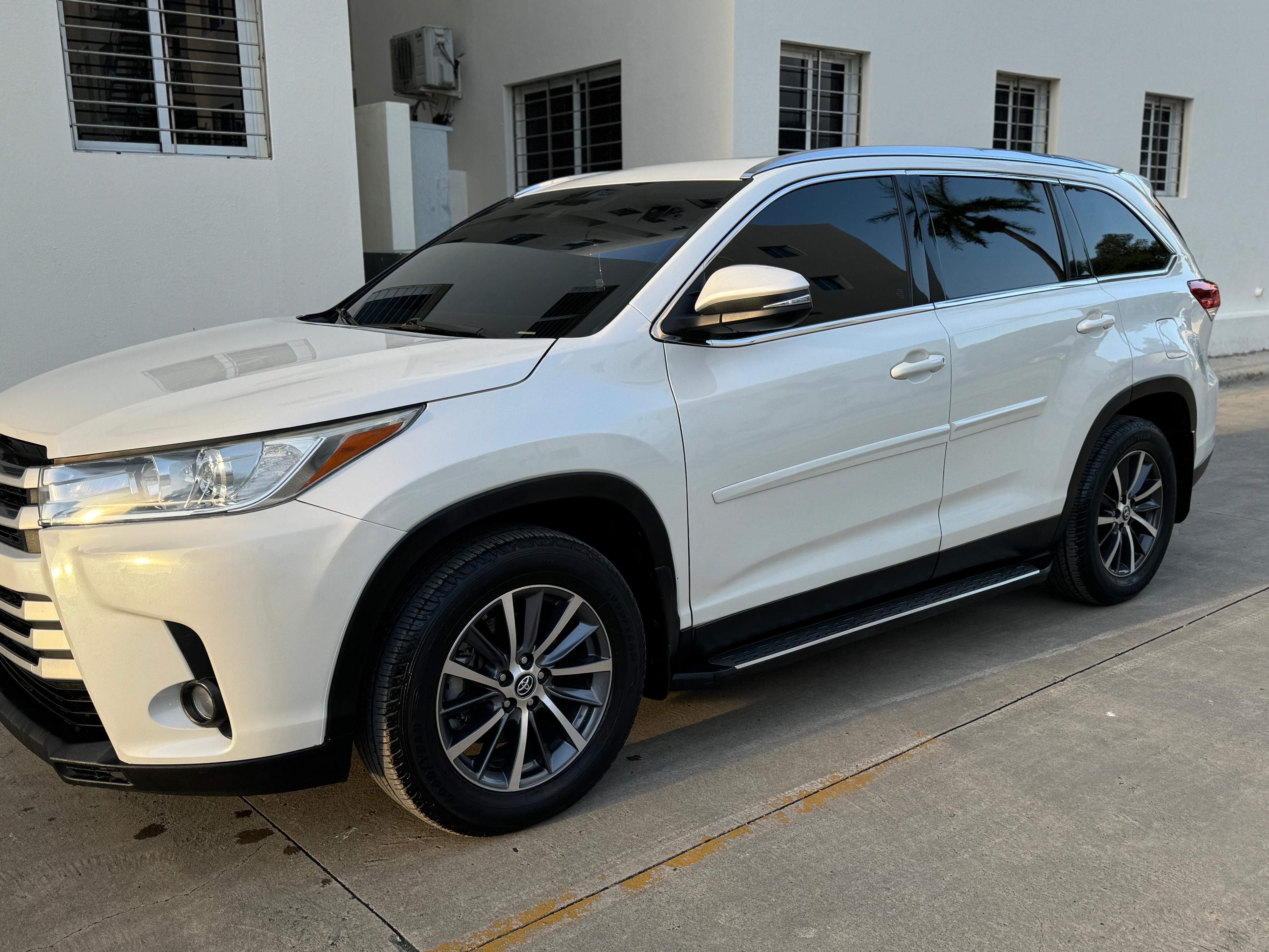 jeepetas y camionetas - Toyota Hilander EXL 4WD 2019 1