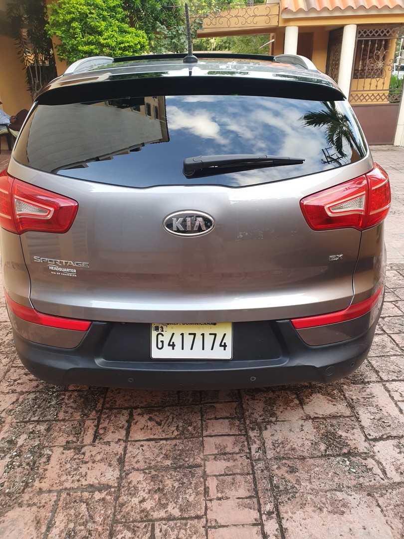 jeepetas y camionetas - Kia sportage EX 2012 excelentes condiciones  3