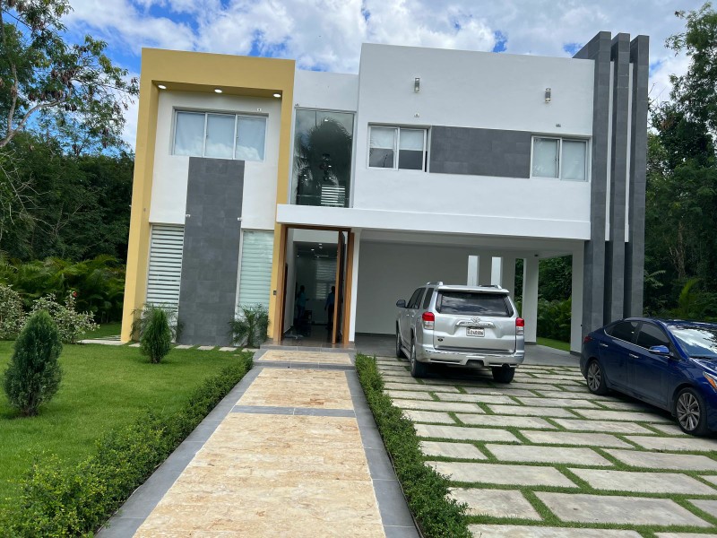 casas vacacionales y villas - 🏰 Hermosa villa en venta, ubicada en playa nueva Romana 0