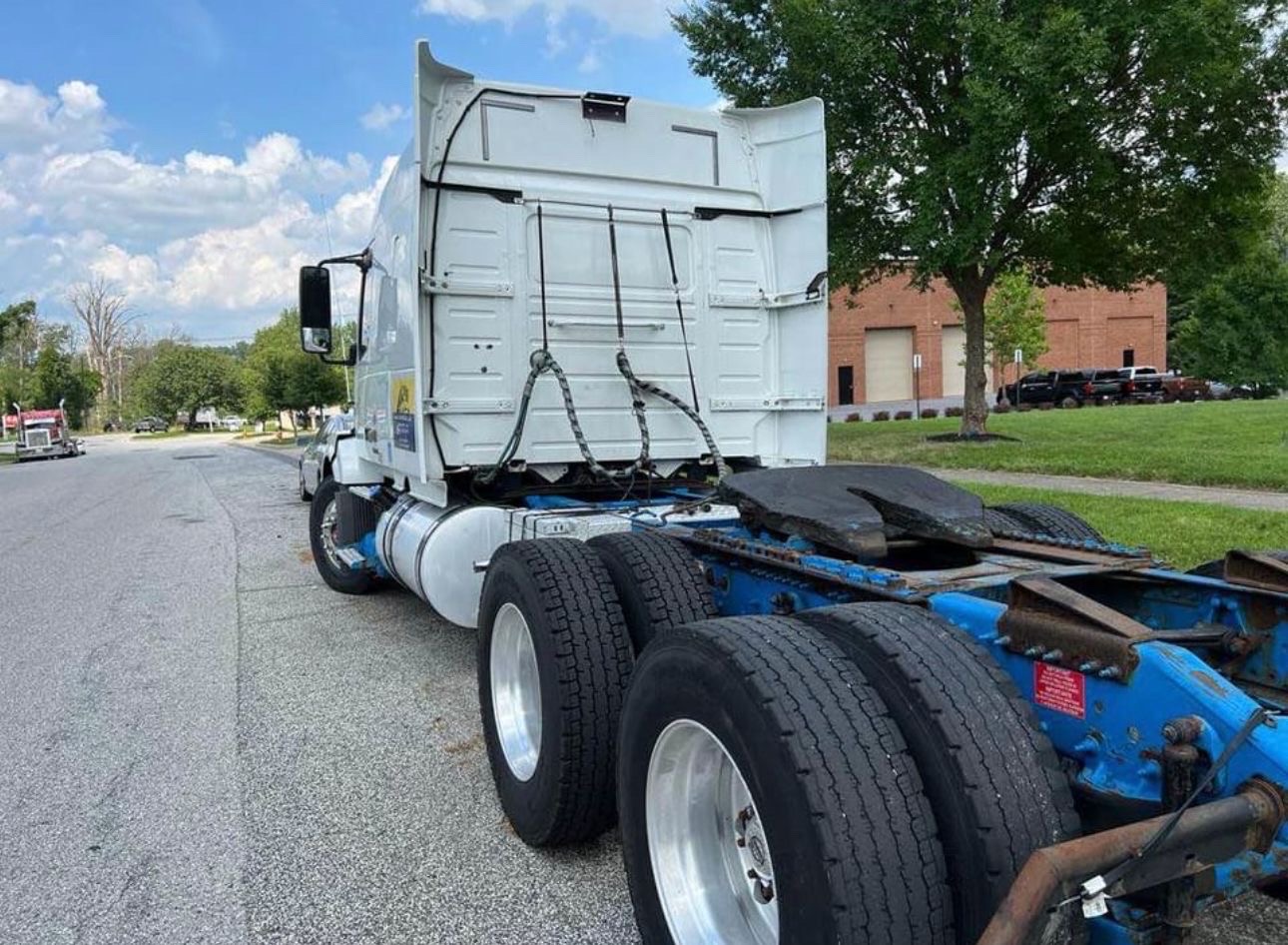 camiones y vehiculos pesados - Volvo VNL  2