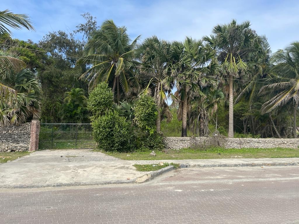 solares y terrenos - Solar frente al Mar en Boca Chica de 6,288 m2 5