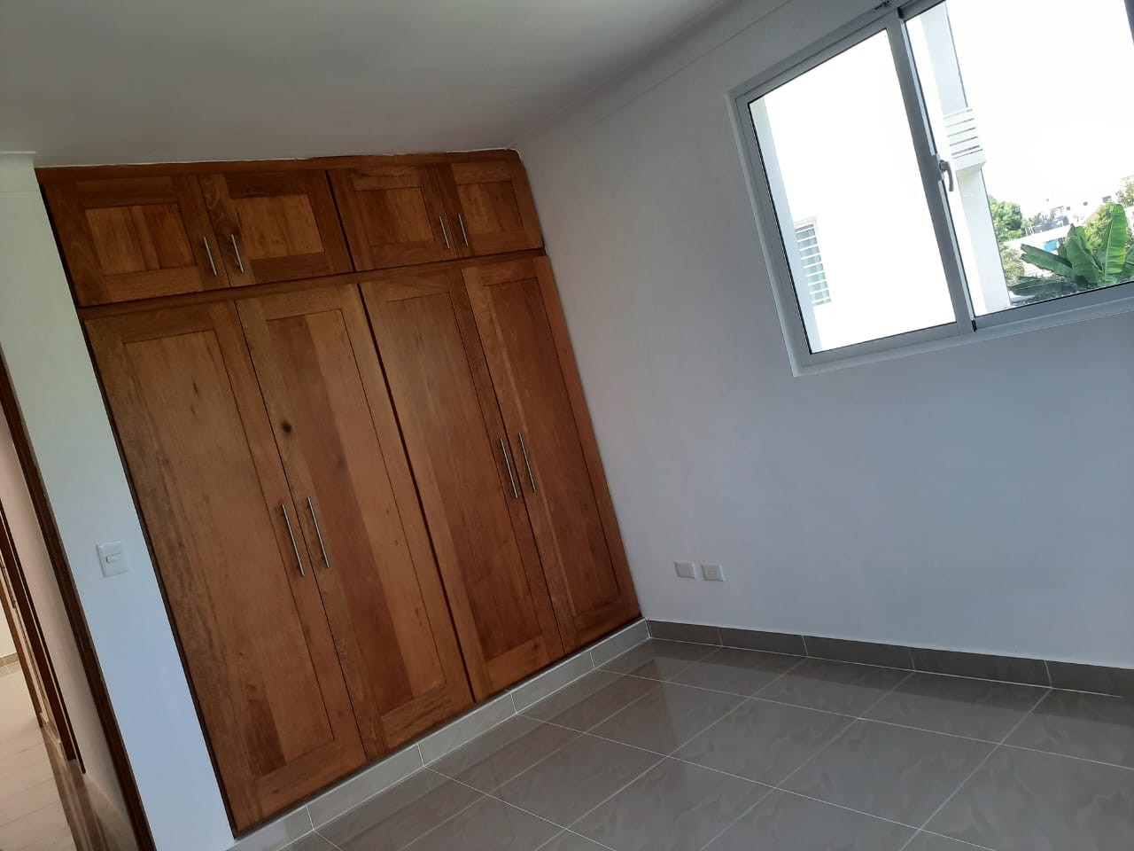 apartamentos - Vendo Bonito Apartamento 2do Nivel en Los Alamos  1