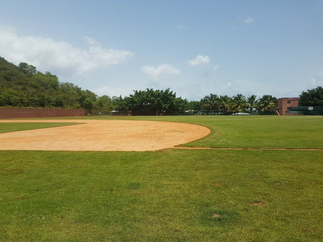 otros inmuebles - Completo deportivo en santo domingo  norte 
 3