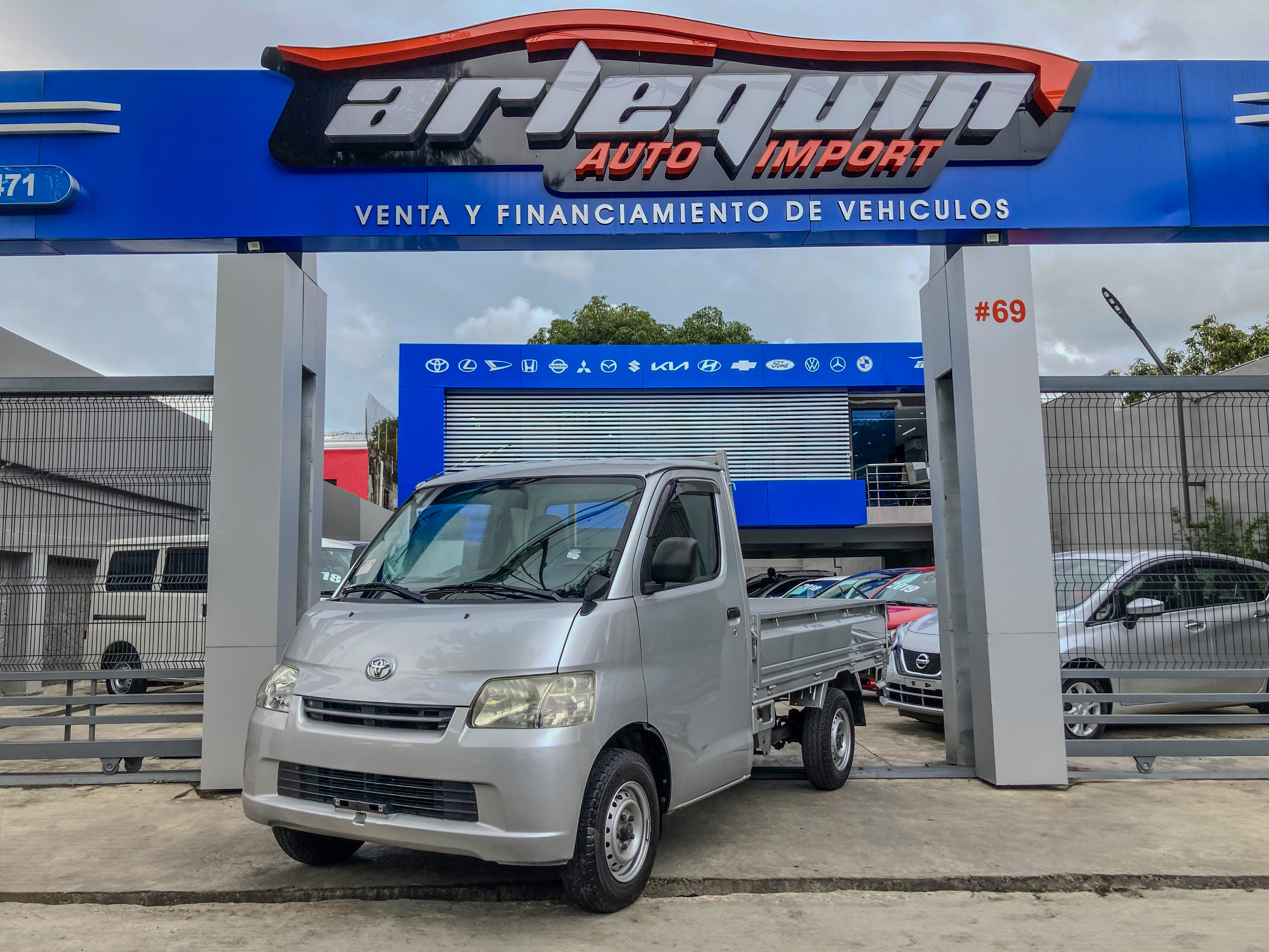 jeepetas y camionetas - 2019 Toyota Lite Ace 0