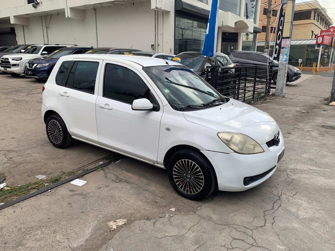 carros - Mazda Demio 2006