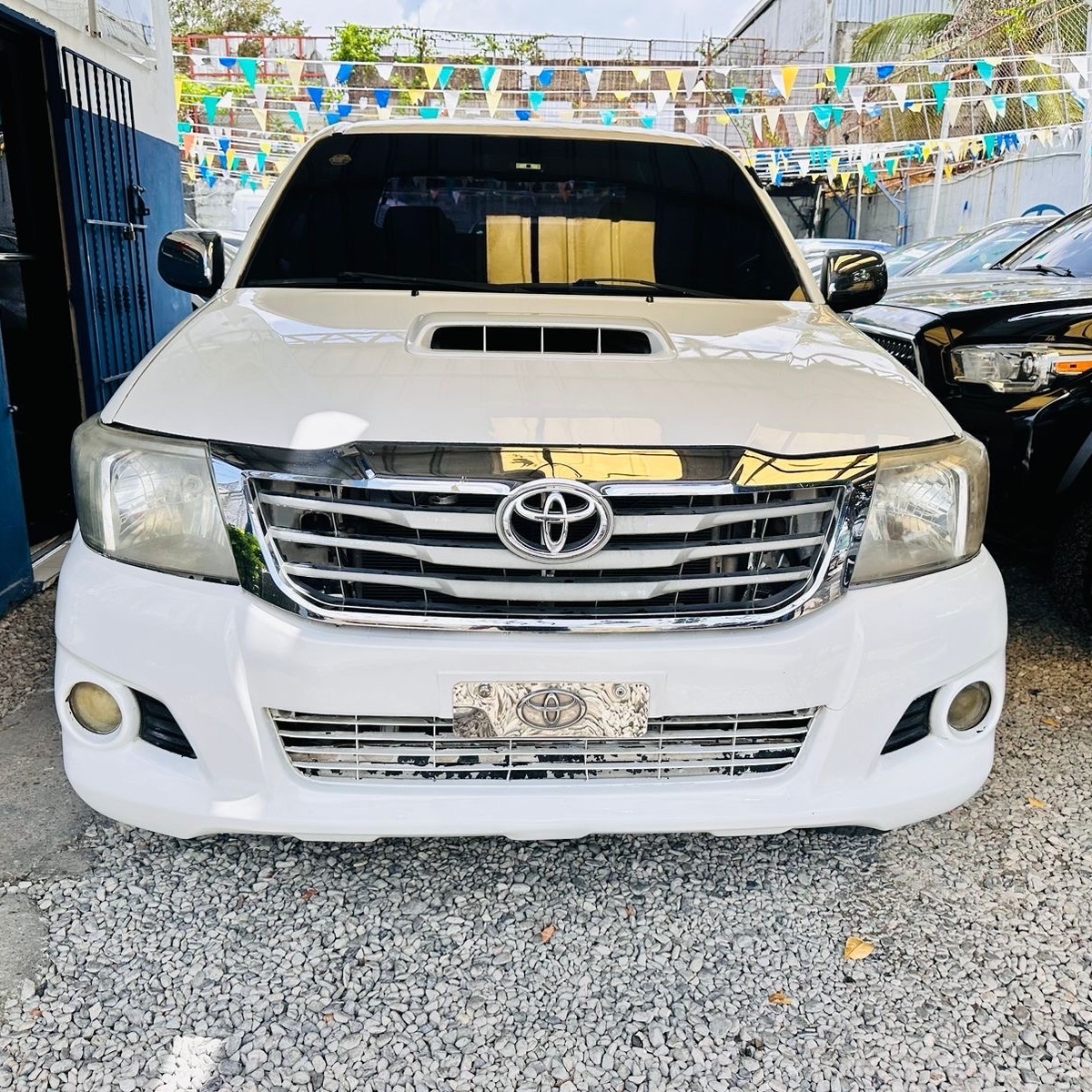 jeepetas y camionetas - toyota hilux SRV 2011