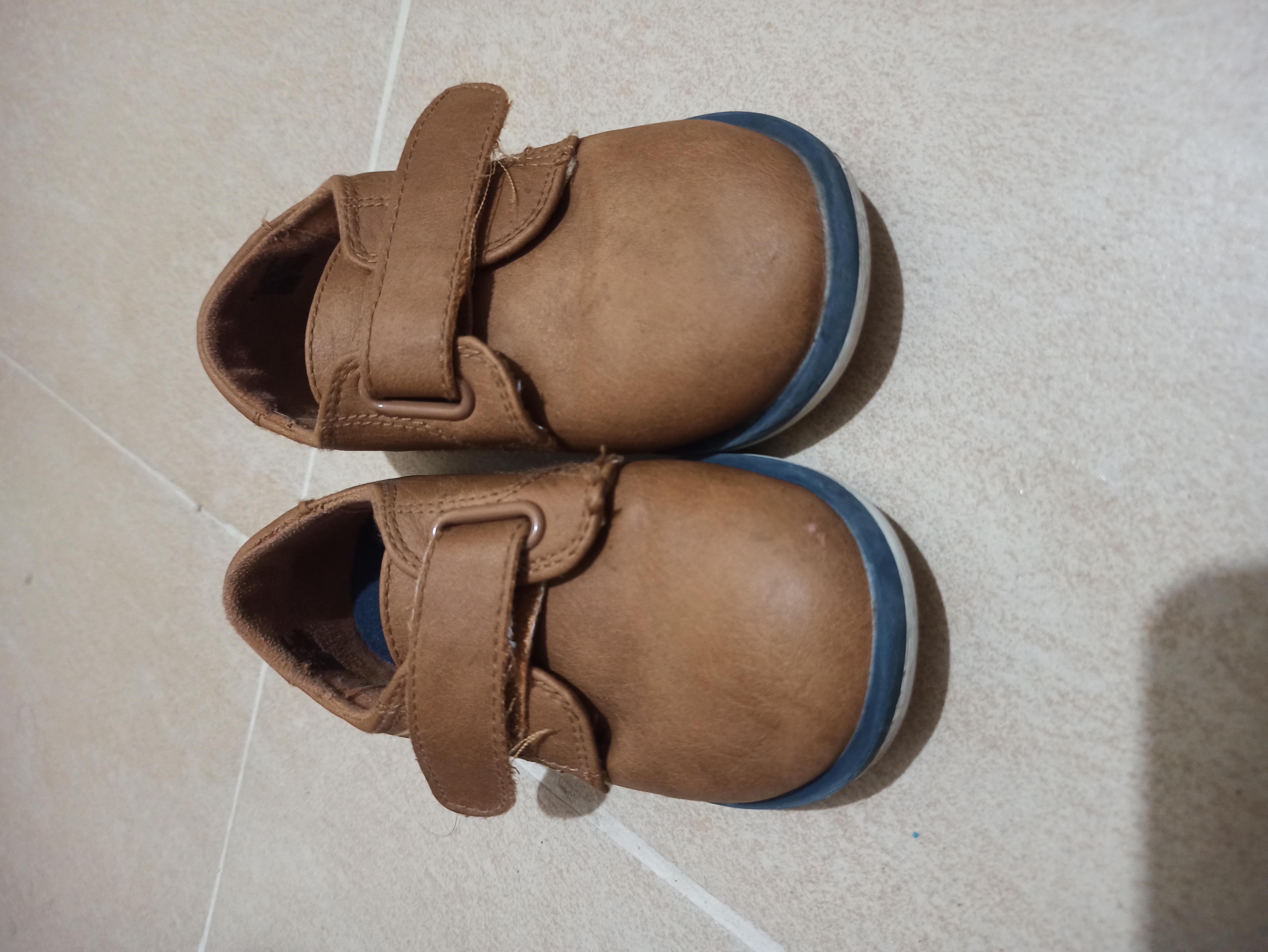 ropa y zapatos - Vendo zapatos $8 the childrens place 