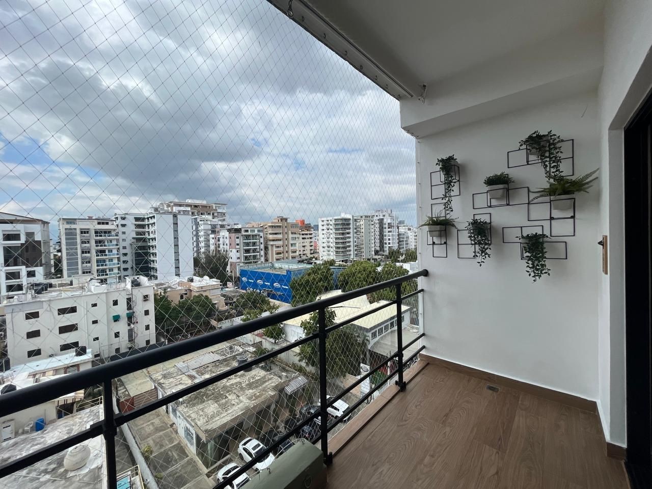 apartamentos - Evaristo Morales amueblado 2 habitaciones 2.5 baños 2 parqueos balcon