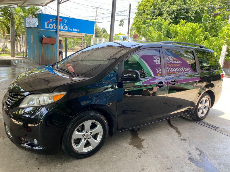 jeepetas y camionetas - Toyota sienna 2017 3