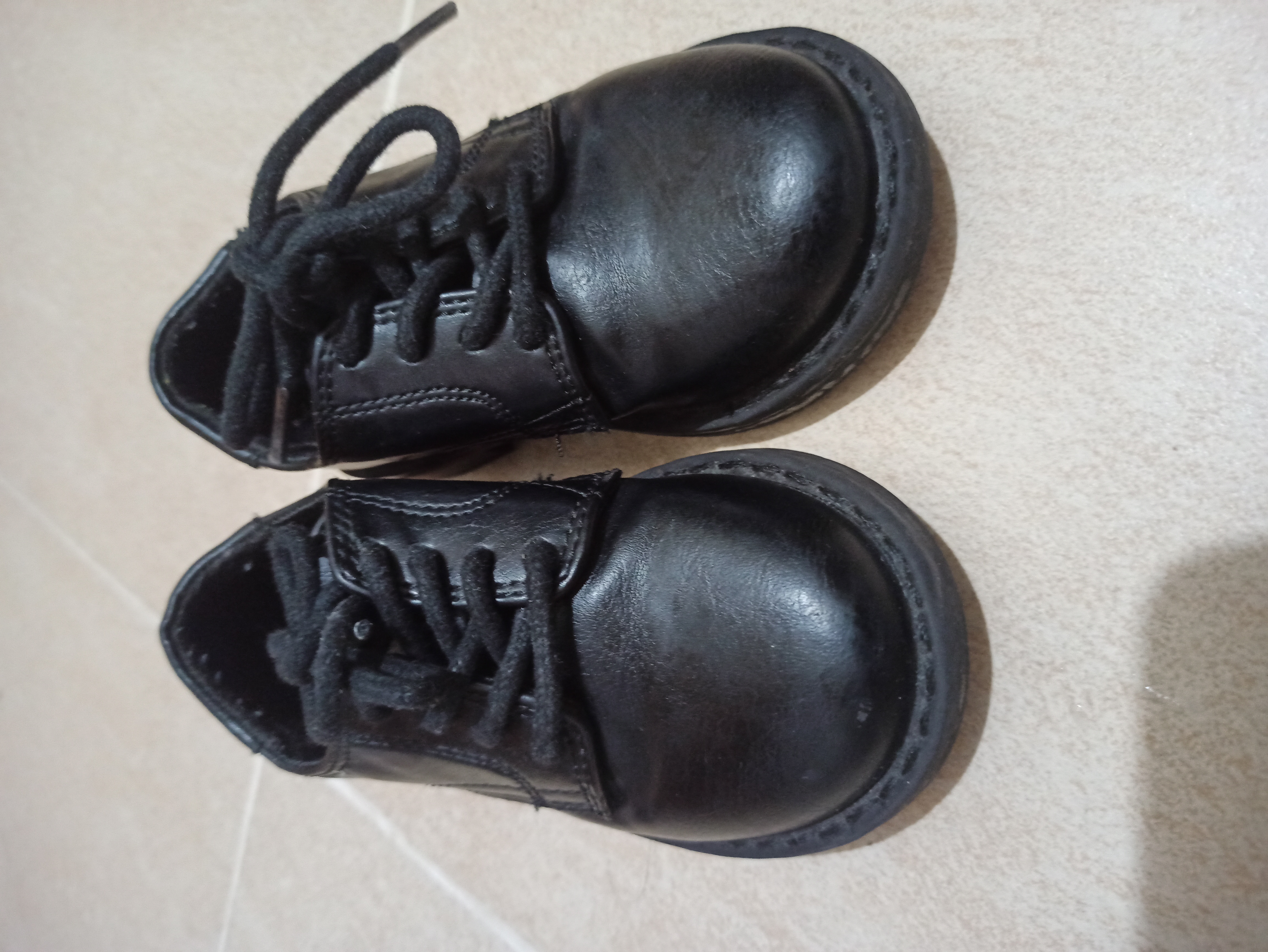 ropa y zapatos - Vendo zapatos $8 the childrens place  1