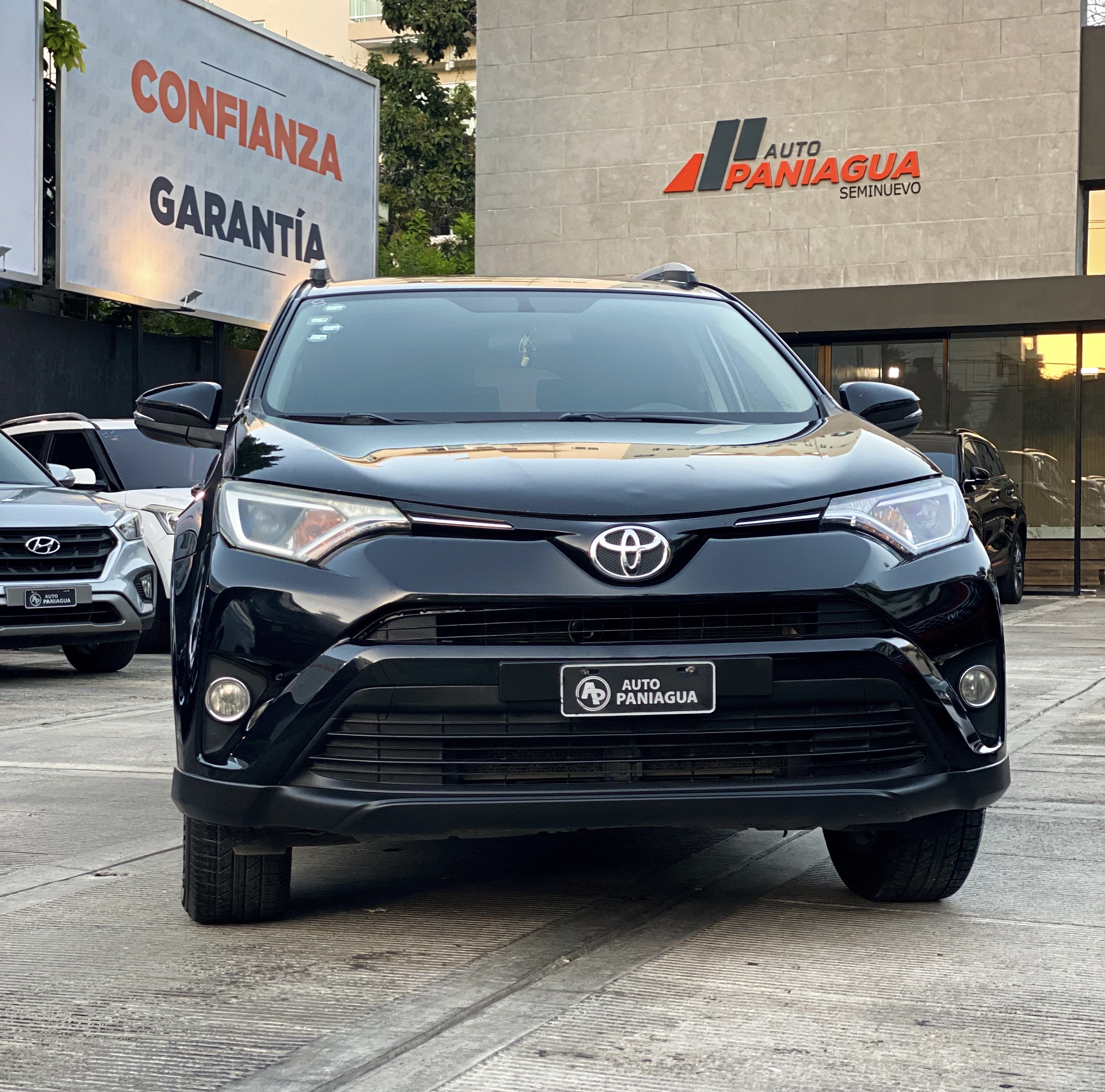 jeepetas y camionetas - Toyota Rav4 2019 vehículo de la casa  2