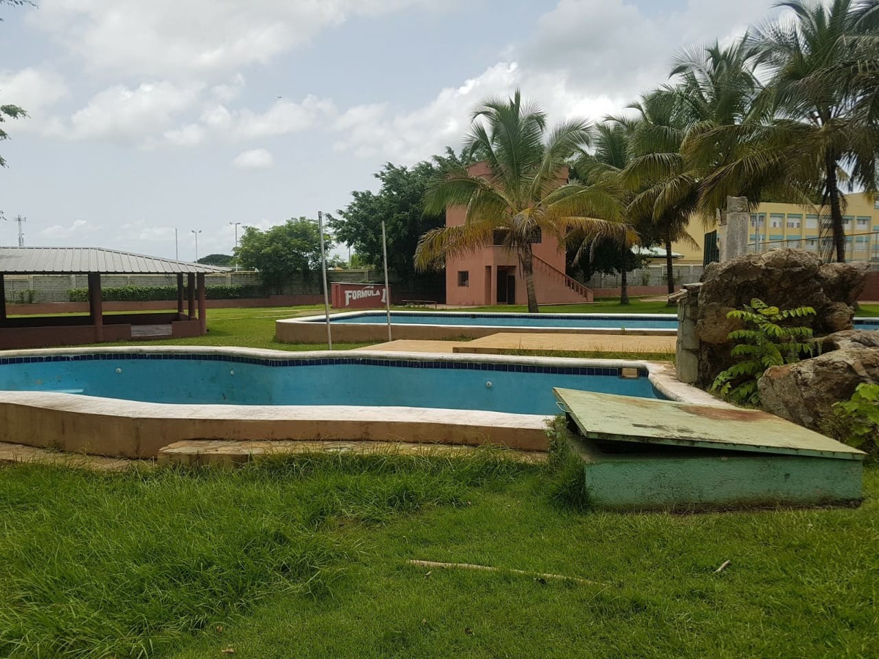 otros inmuebles - Completo deportivo en santo domingo  norte 
 5