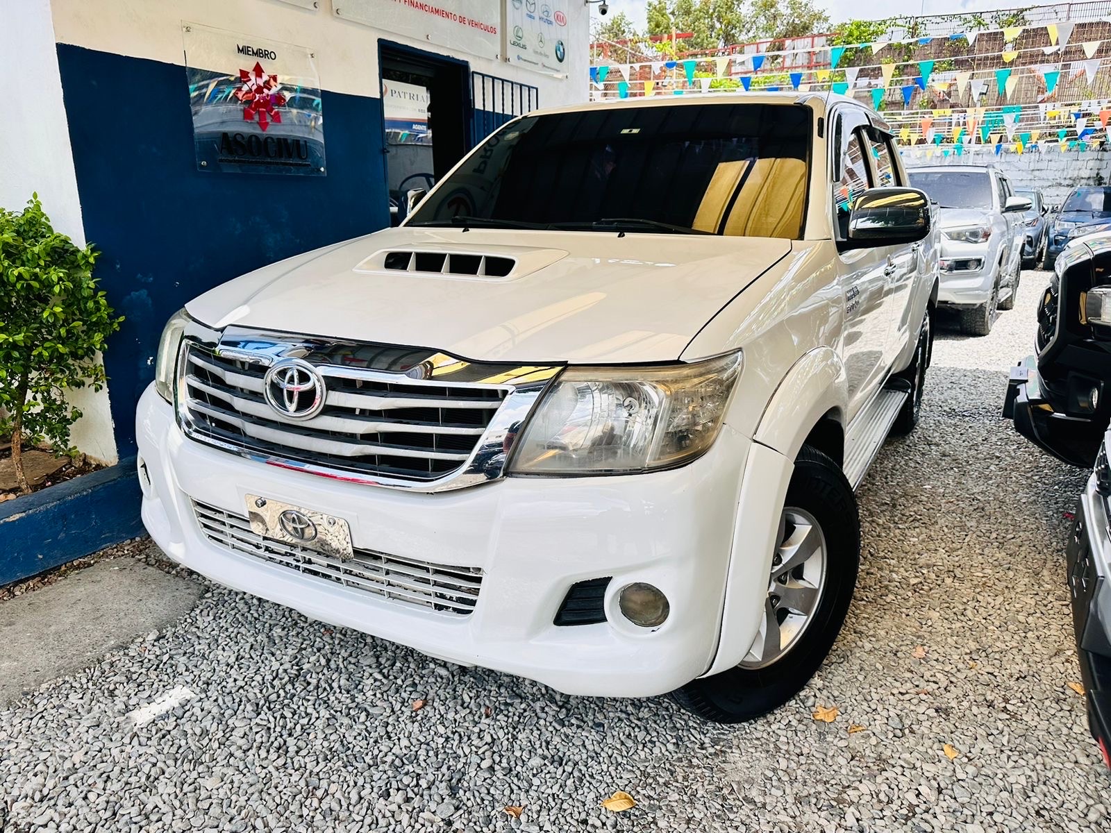 jeepetas y camionetas - toyota hilux SRV 2011 2