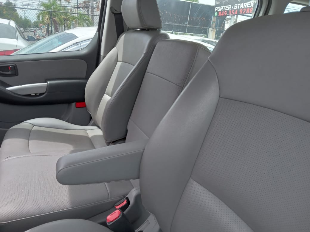 jeepetas y camionetas - HYUNDAI GRAND STAREX 2017 GRIS DESDE: RD$1,250,100 1