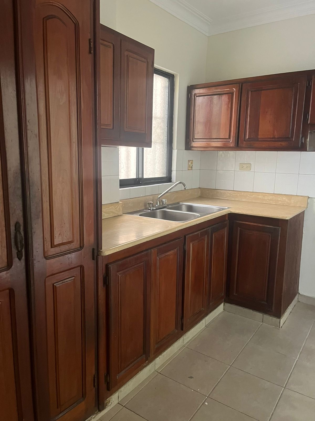 apartamentos - Vendo independencia piso 4 tres hab dos baños parq 8