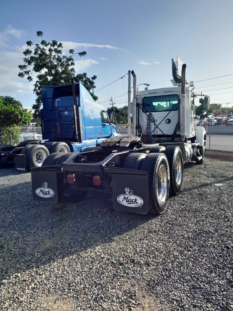 camiones y vehiculos pesados - Mack Pinnacle año 2014 5