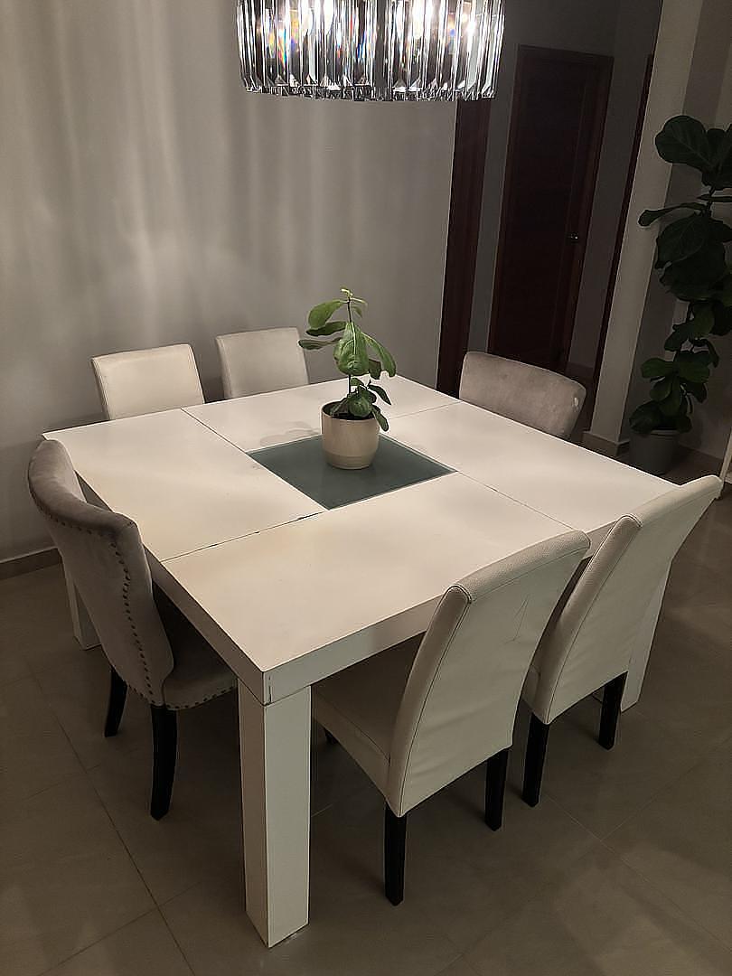 decoración y accesorios - Vendo juego de comedor de seis sillas (sillas incluidas)