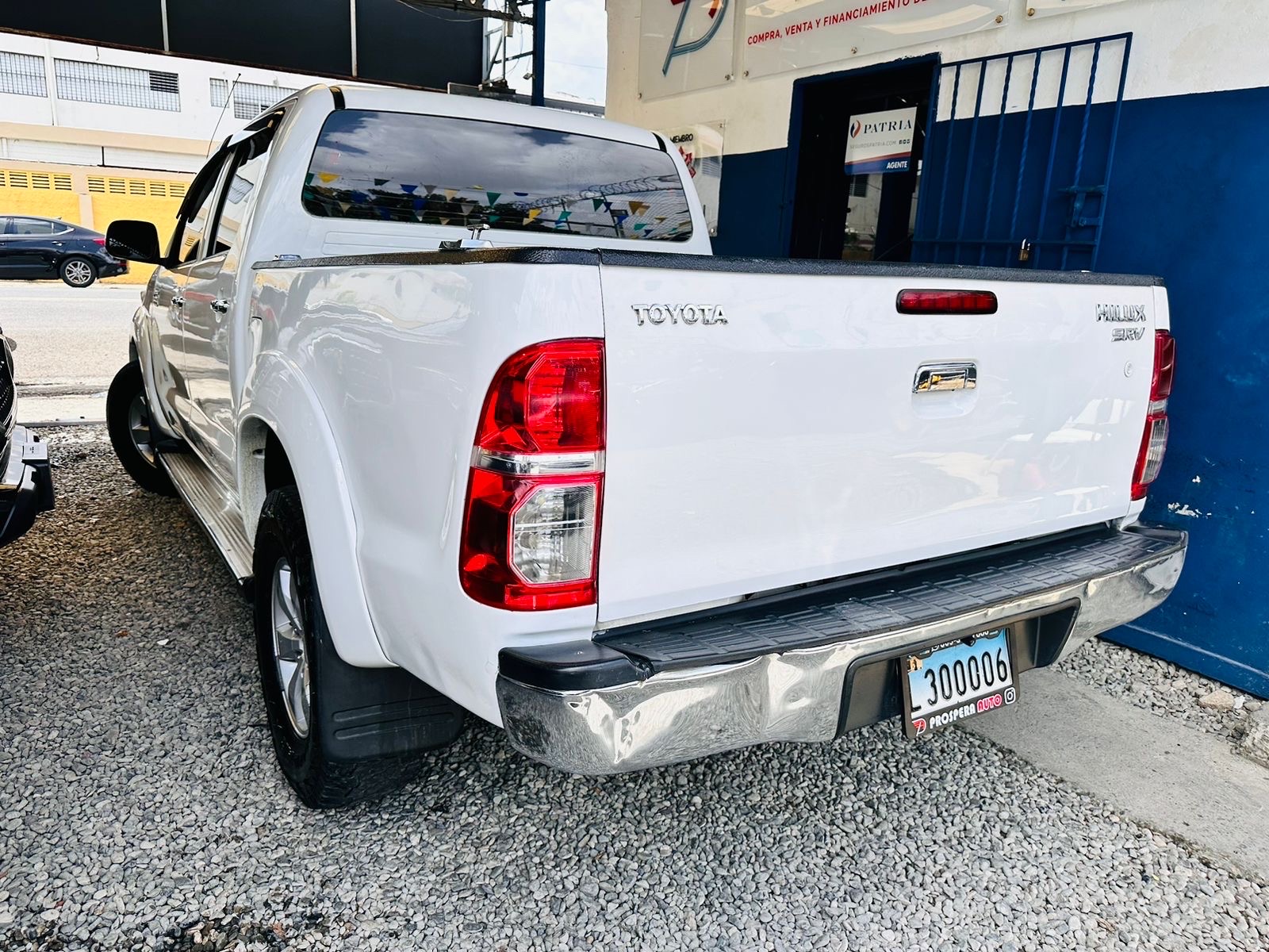 jeepetas y camionetas - toyota hilux SRV 2011 3