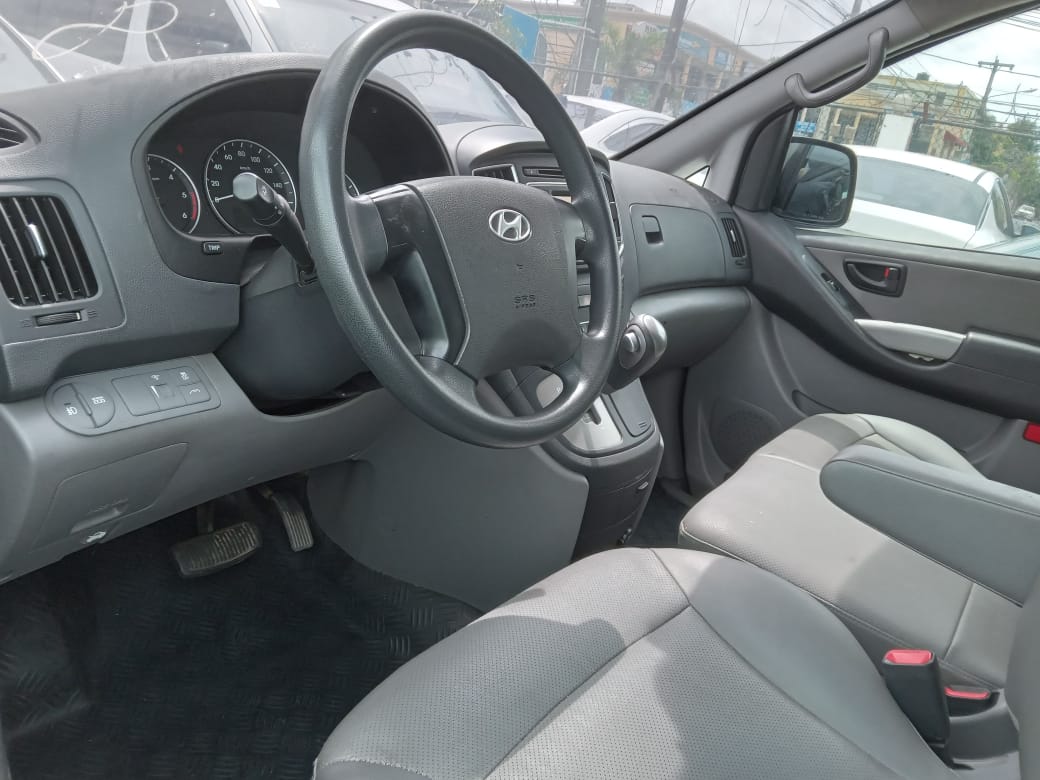 jeepetas y camionetas - HYUNDAI GRAND STAREX 2017 GRIS DESDE: RD$1,250,100 2