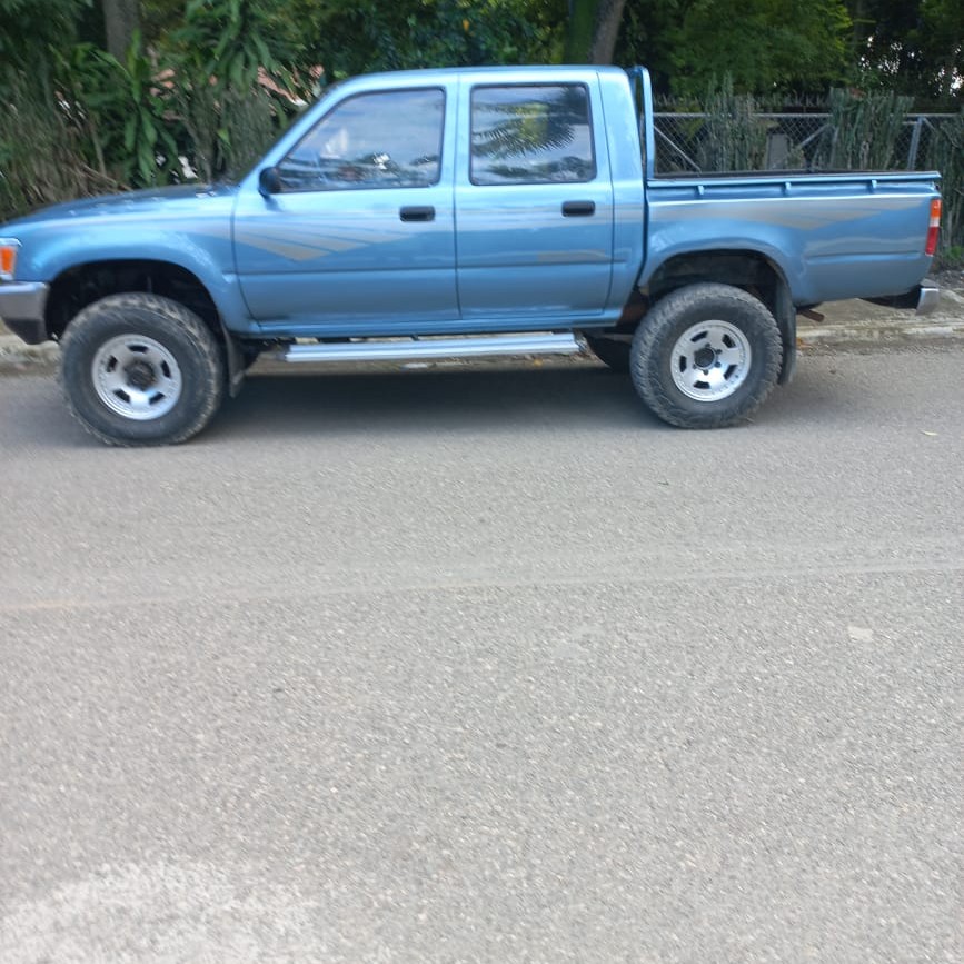 jeepetas y camionetas - Toyota hilux 1990 0