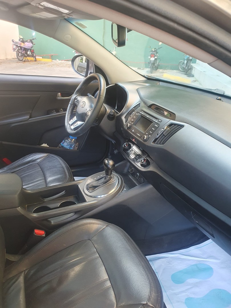 jeepetas y camionetas - Kia sportage EX 2012 excelentes condiciones  7