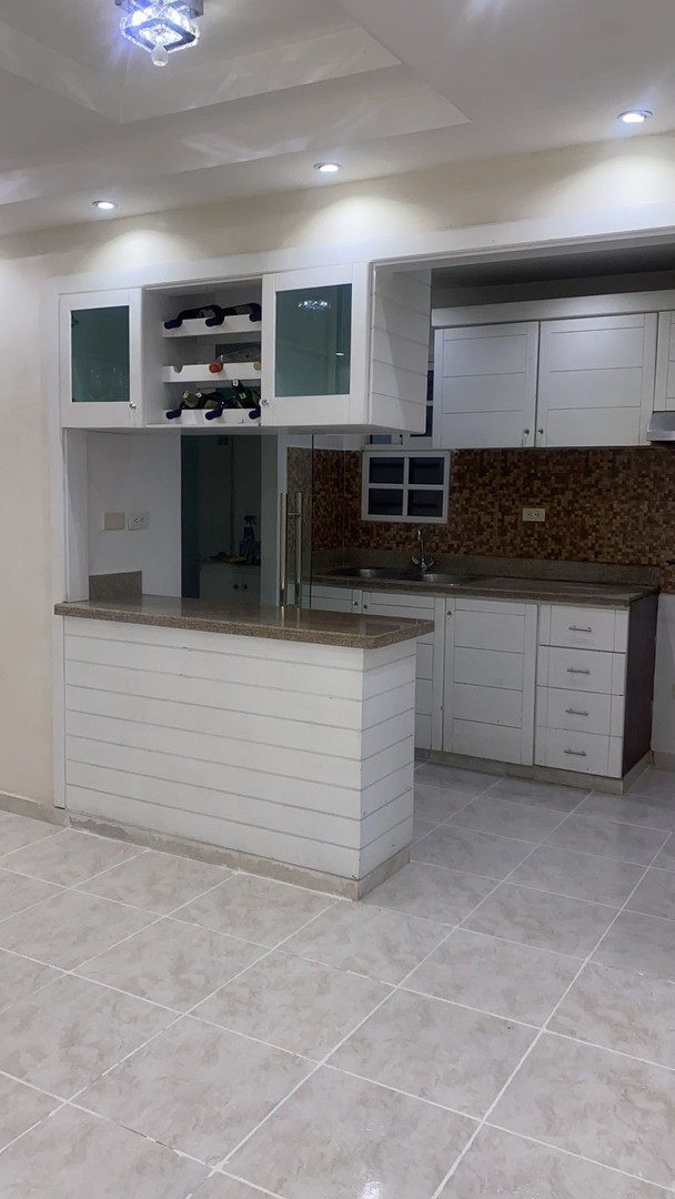 apartamentos - EN Venta Apartamento de 3 en Residencial Cerrado en Santo Domingo Este 2