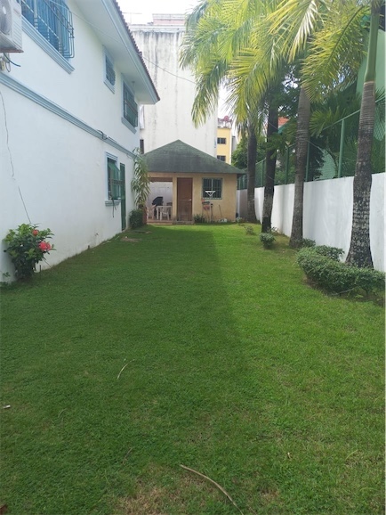 casas - Lujosa casa con piscina recidencial los hidalgos 6