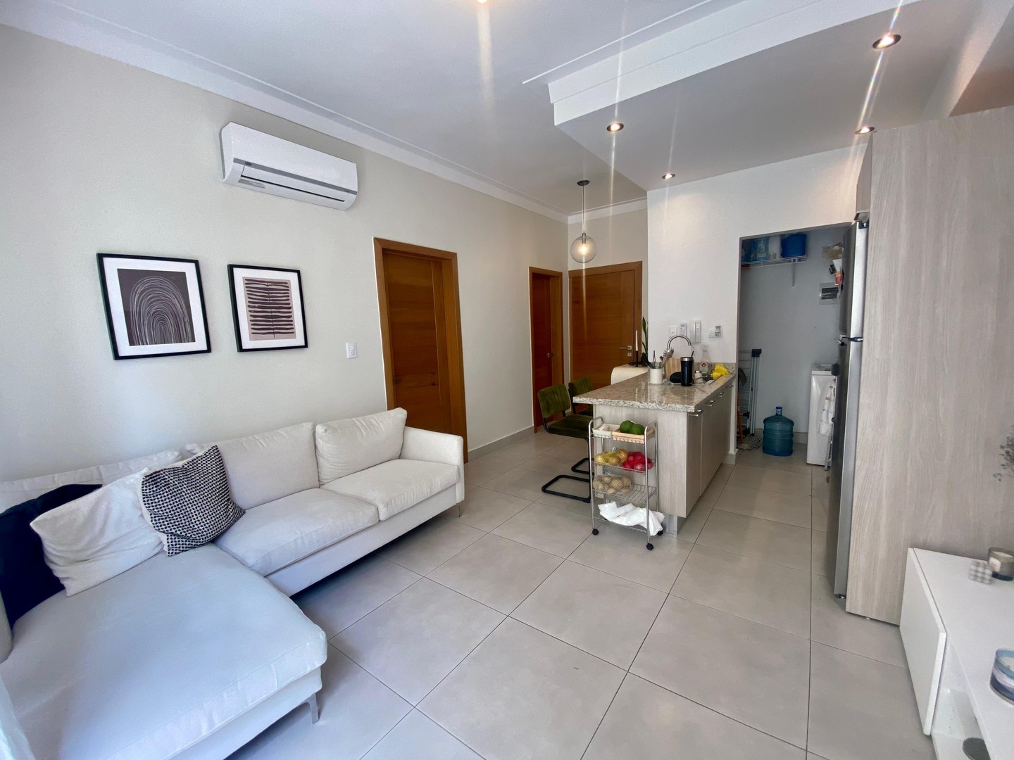 apartamentos - Apartamento con línea blanca en Naco 