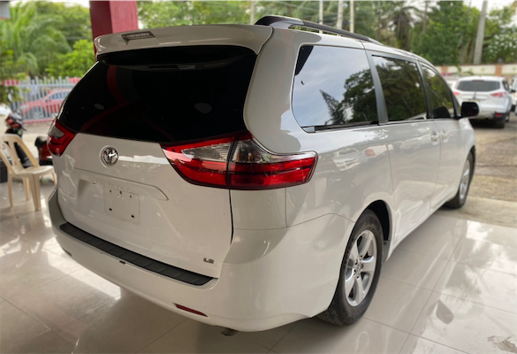 jeepetas y camionetas - Toyota Sienna LE 2016  2