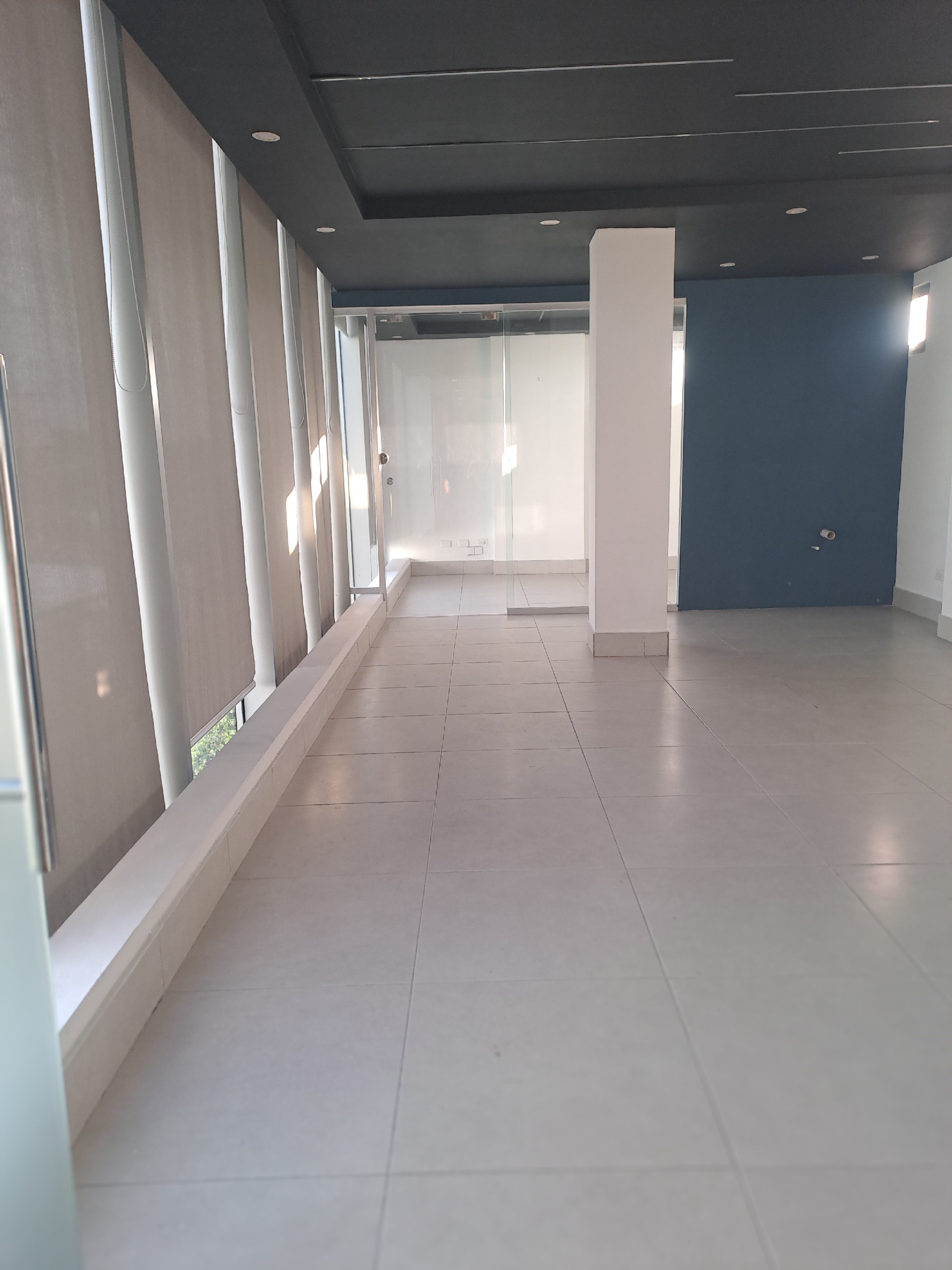 oficinas y locales comerciales - Alquilo local 3er piso 40 mts rn los prados 