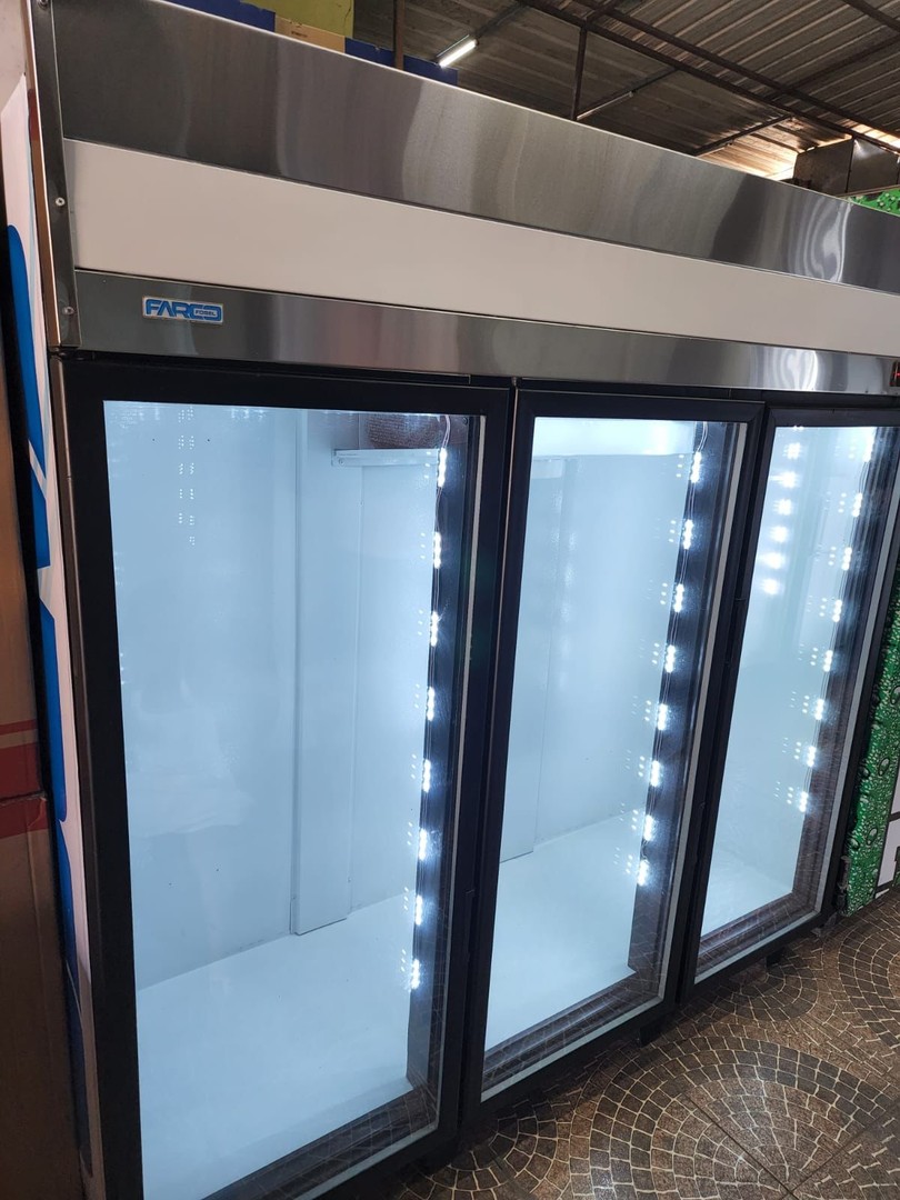 equipos profesionales - Freezer Refrigerador Conservador Farco de 3 puertas exhibidoras de cristal