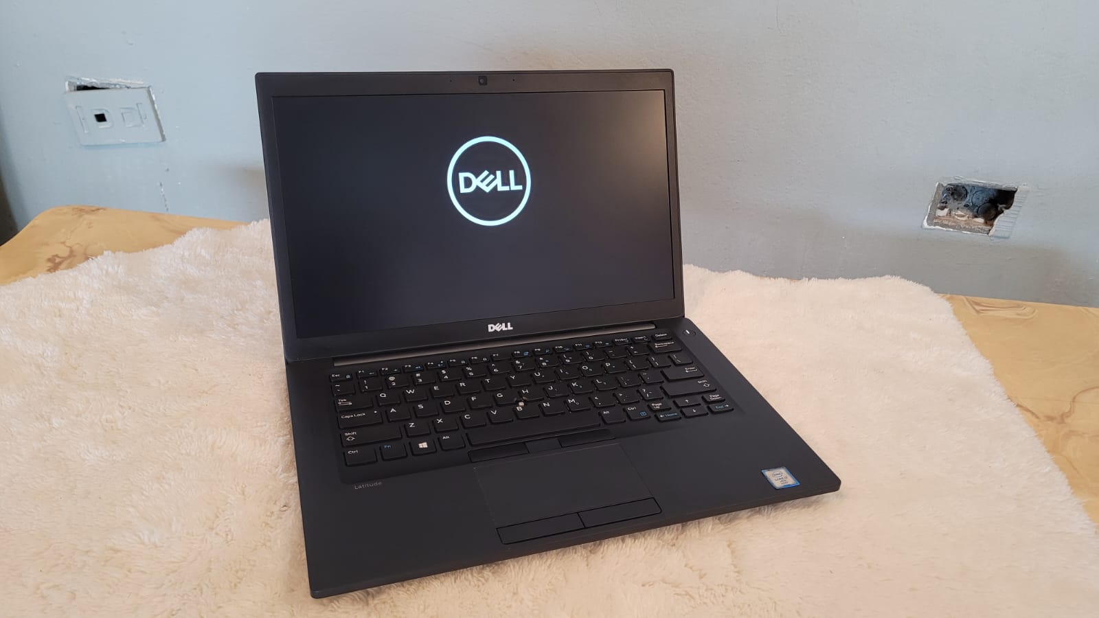 computadoras y laptops - Laptop Dell Latitude  i7 6ta  8gb  256 ssd 14 plg 1