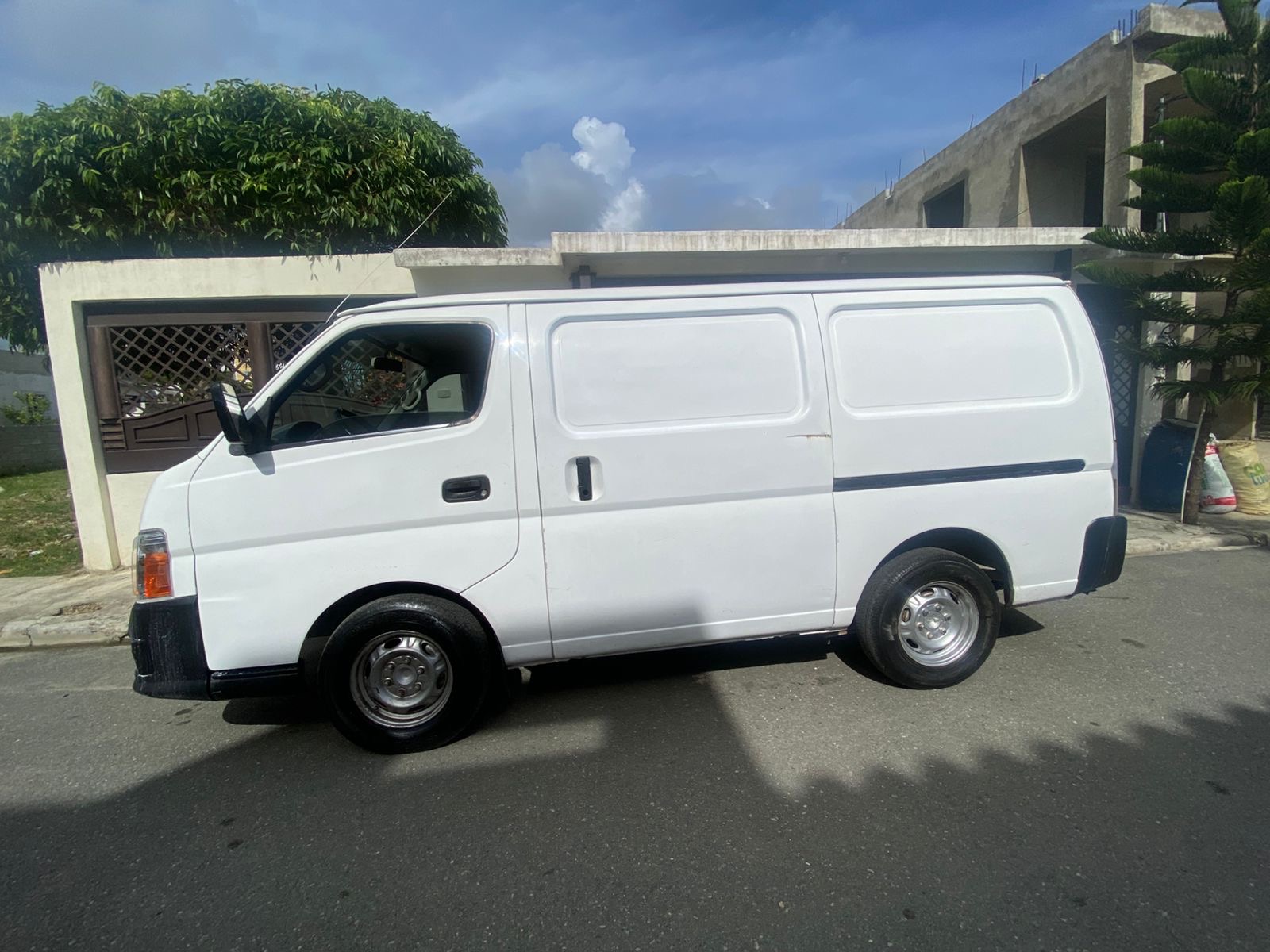 camiones y vehiculos pesados - Nissan urvan 2007 en perfecto estado