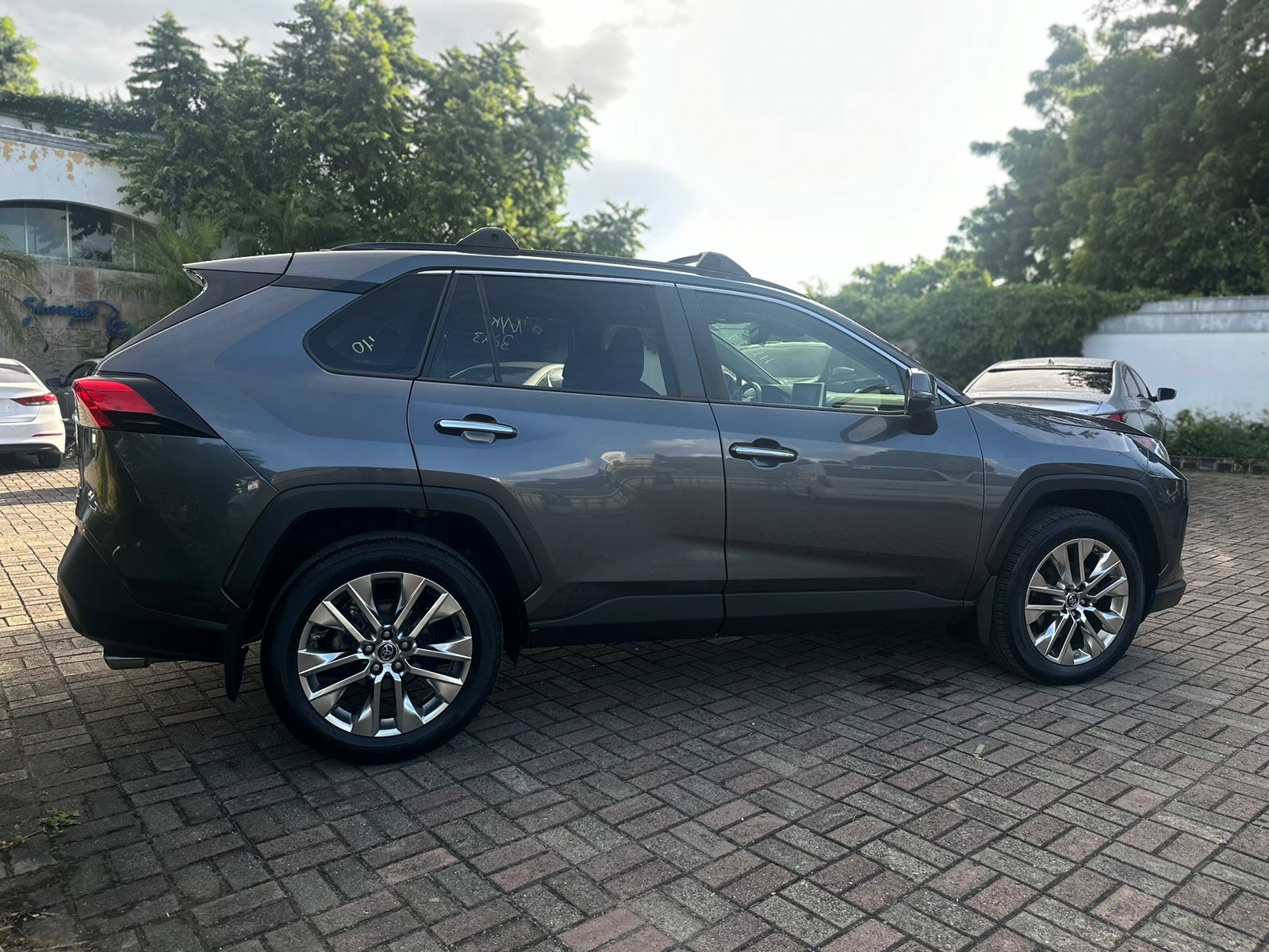 jeepetas y camionetas - Toyota rav4 2019 limited  9