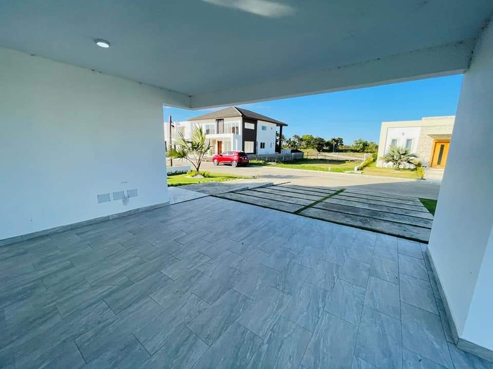 casas - casa con muy buenos espacios en residencial privado nueva 4