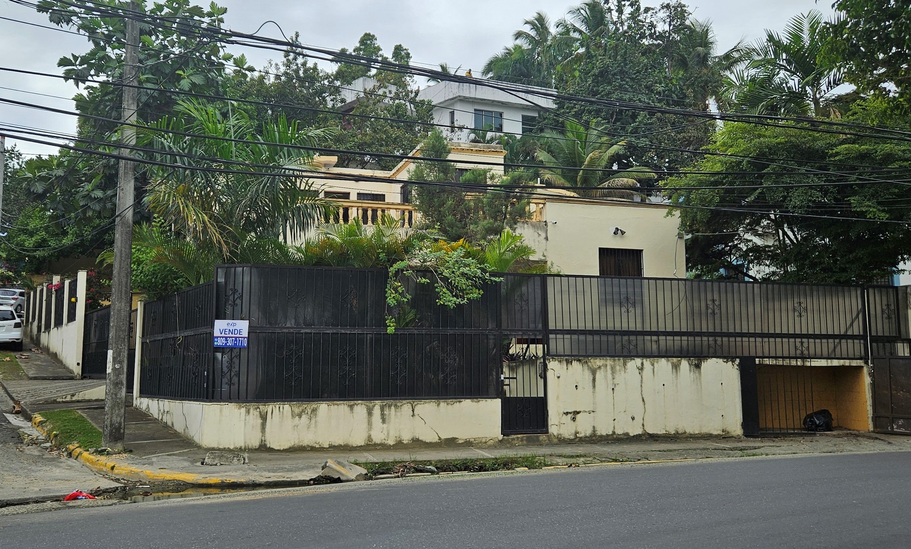 casas - Venta de Casa o solar de Esquina Comercial