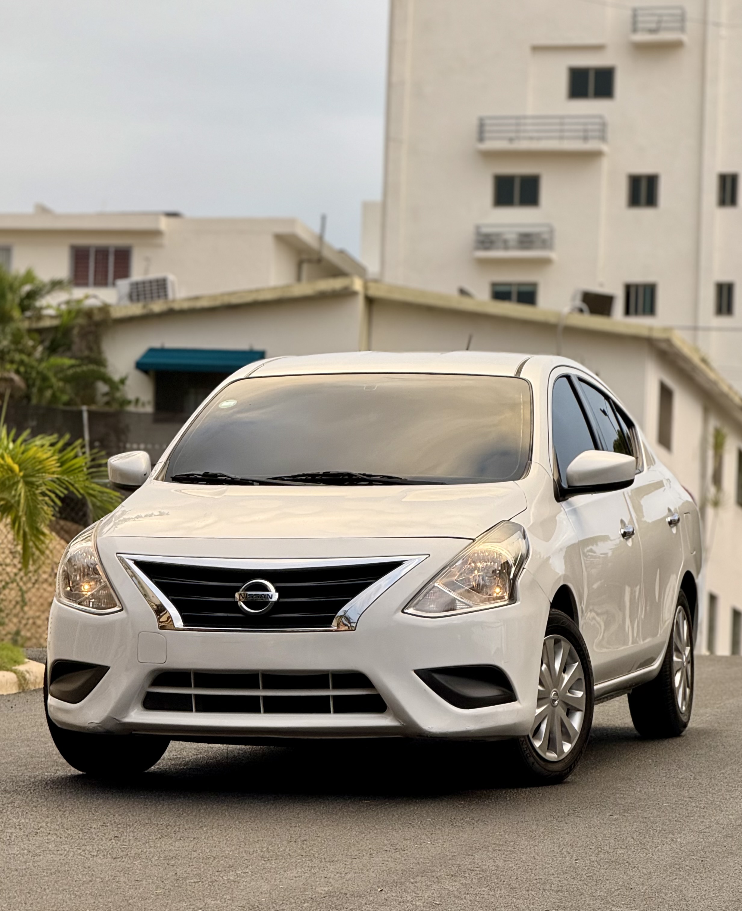 carros - Nissan Versa 2018 De la Santo Domingo Motors 