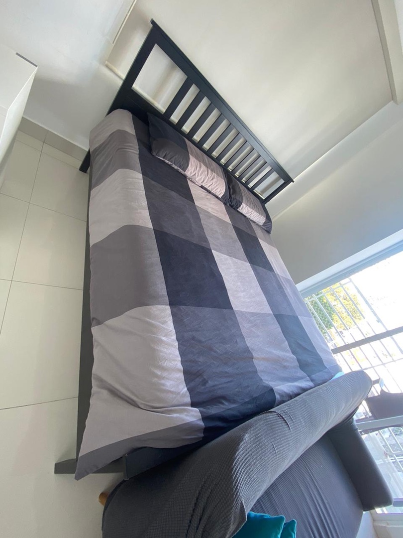 muebles y colchones - Cama IKEA King y colchón Simmons Beauty Sleep $50,000