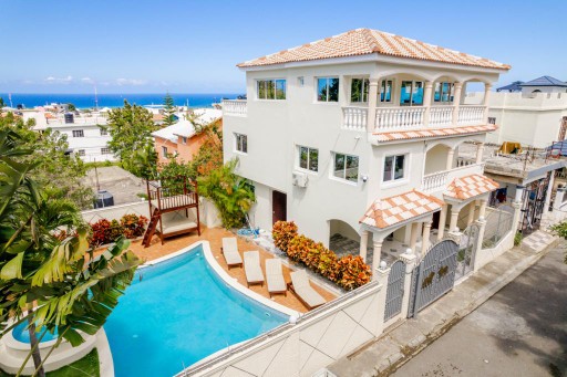 casas - Casa con piscina y una vista espectacular al mar y la montaña  0