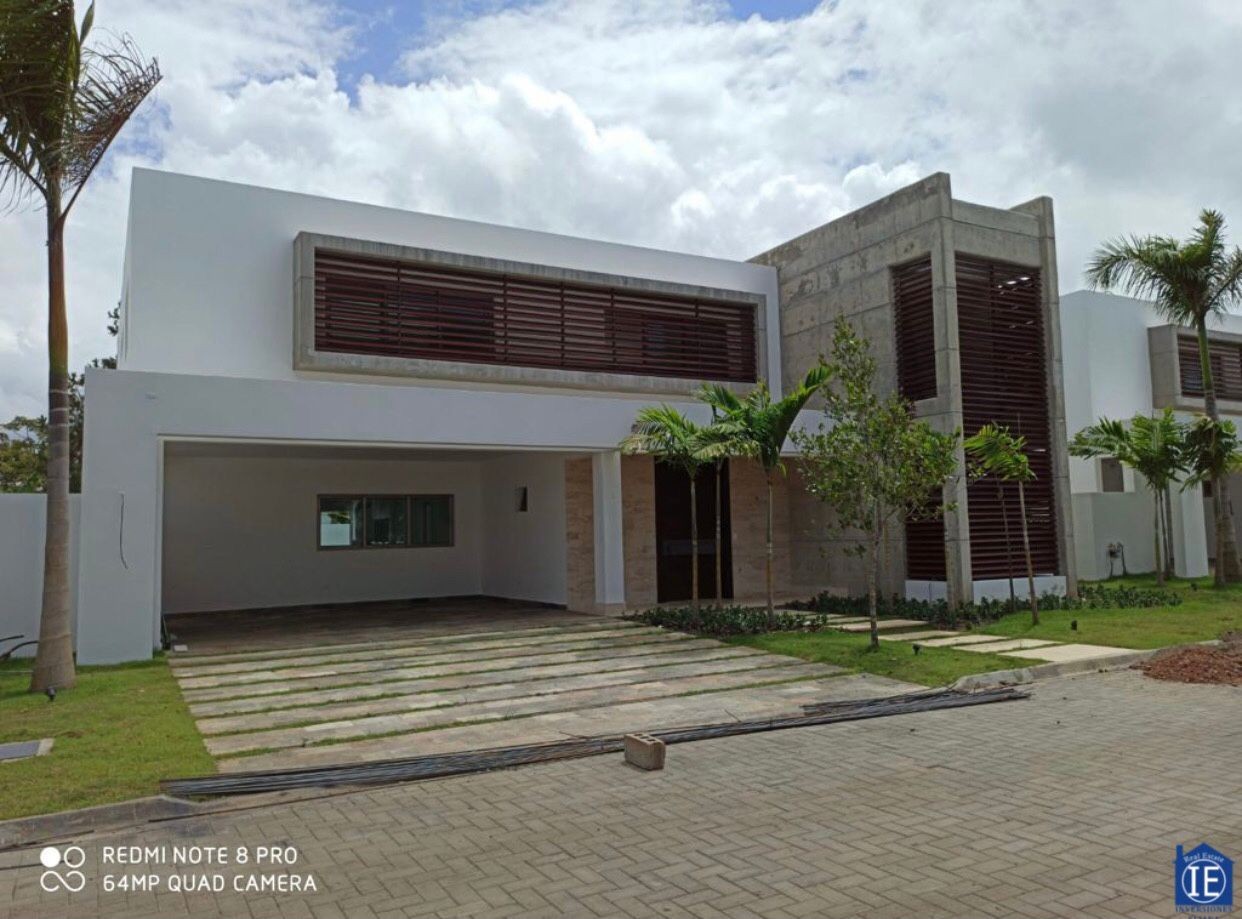 casas - Casa Nueva y Moderna, Ubicada en Proyecto Cerrado, Amplia Terraza y Patio