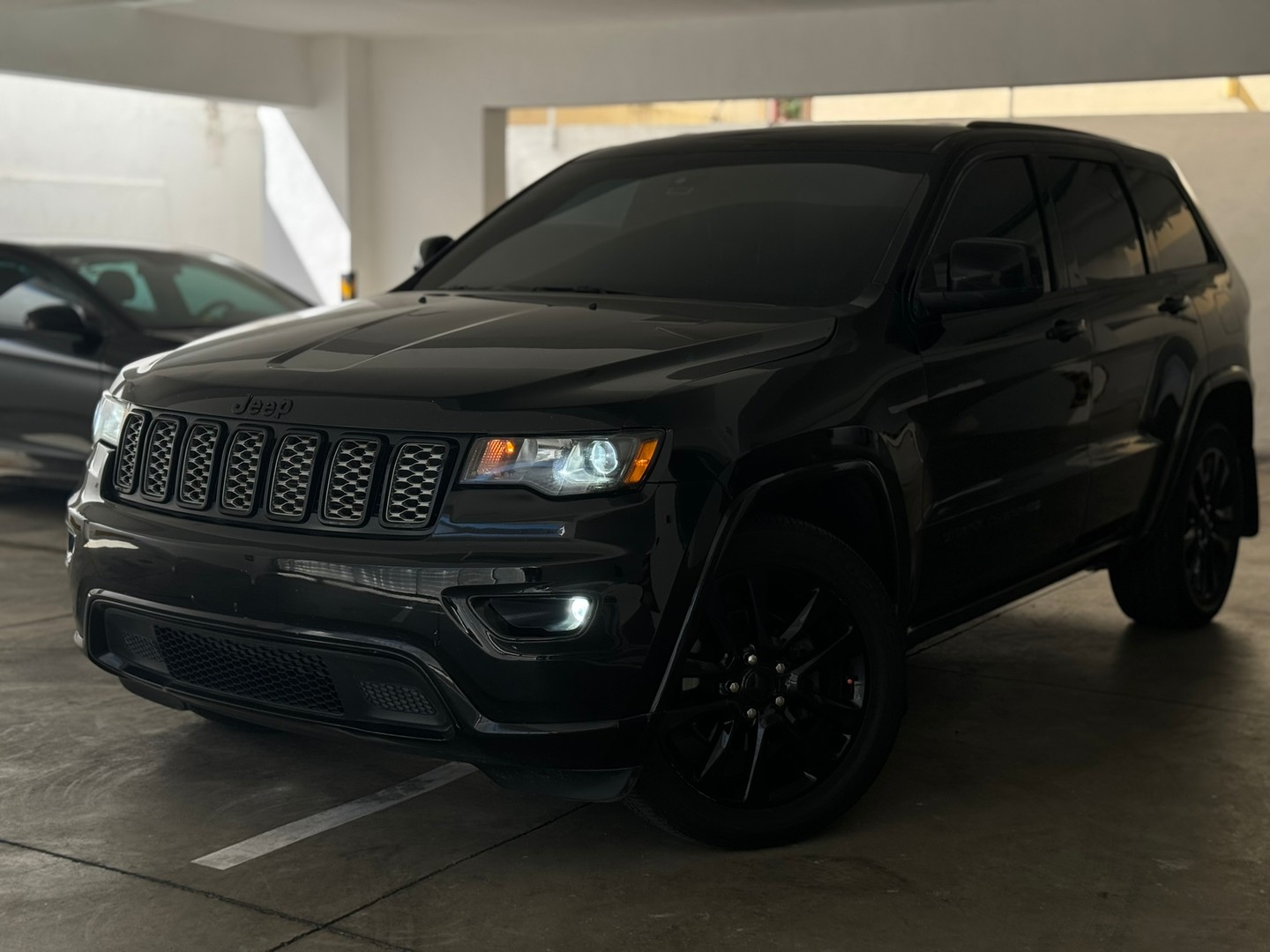 jeepetas y camionetas - Jeep Grand Cherokee Altitude 4x4 2017 Negra 8