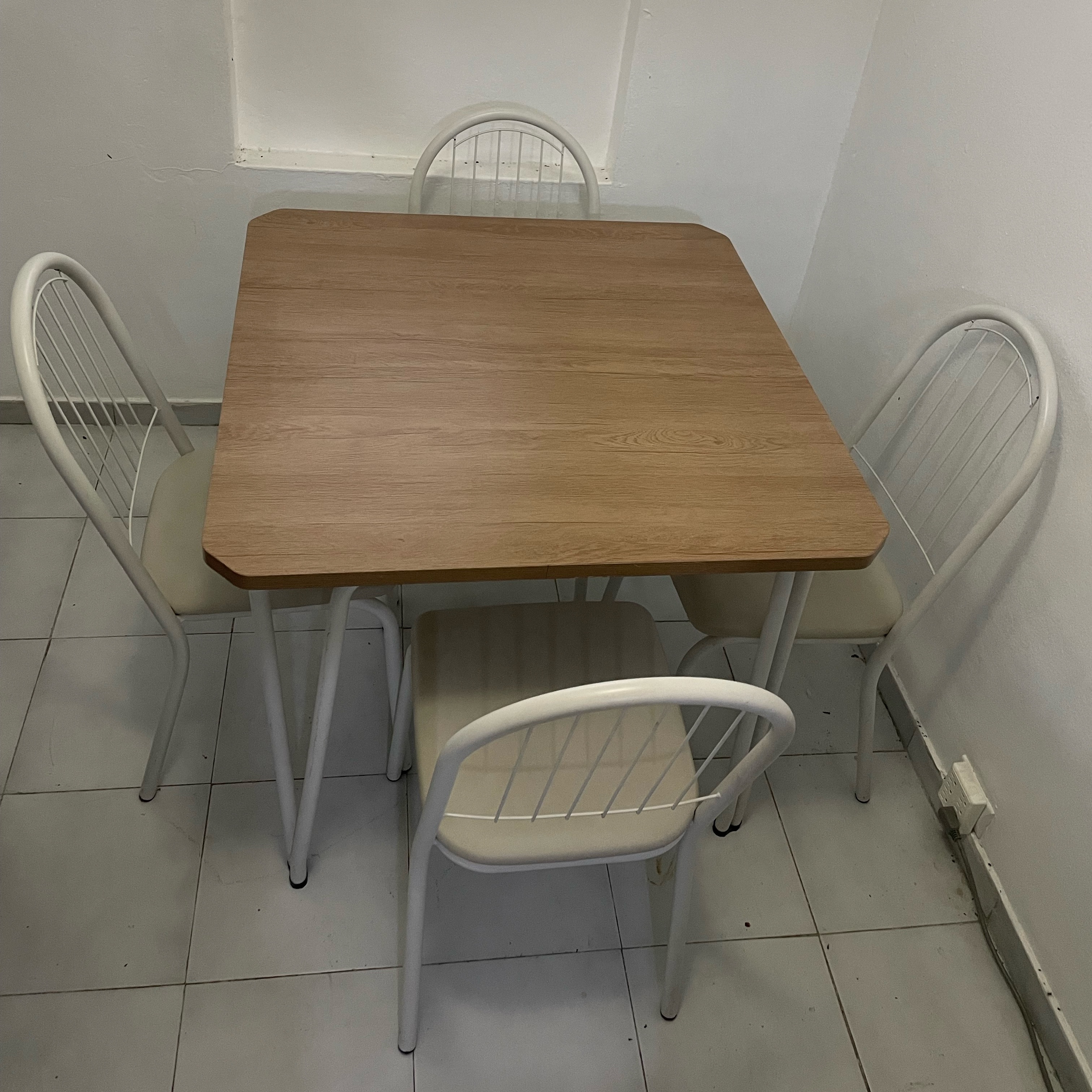 muebles y colchones - Comedor de 4 sillas pequeño