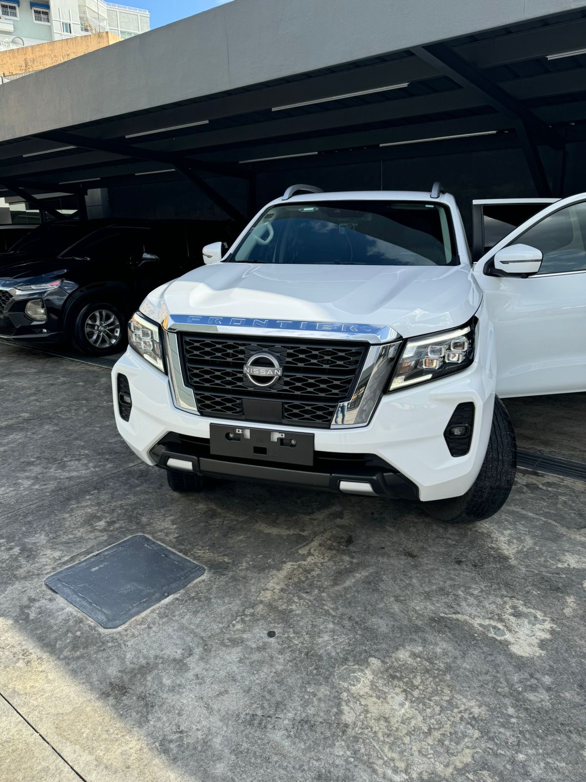 jeepetas y camionetas - 2024 Nissan Frontier LE 4x4 NEGOCIABLE