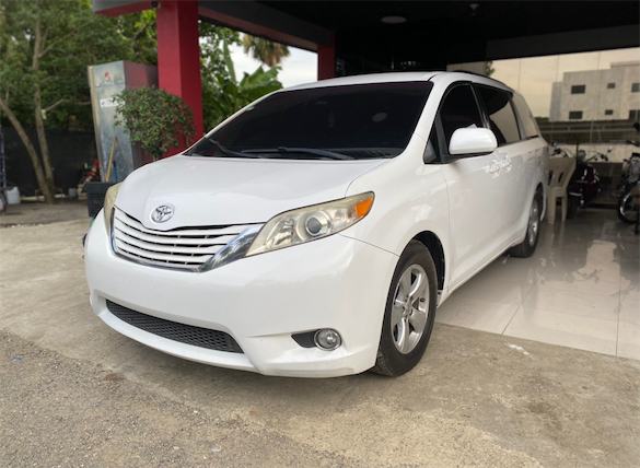 jeepetas y camionetas - Toyota Sienna LE 2016 