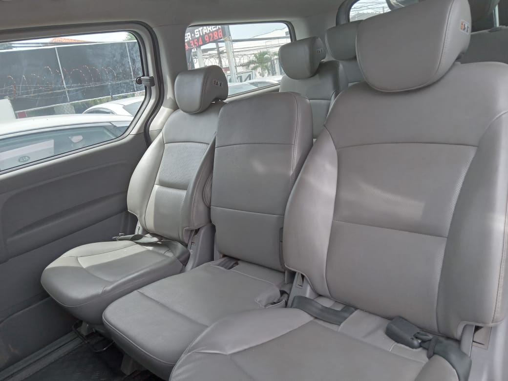 jeepetas y camionetas - HYUNDAI GRAND STAREX 2017 GRIS DESDE: RD$1,250,100 4