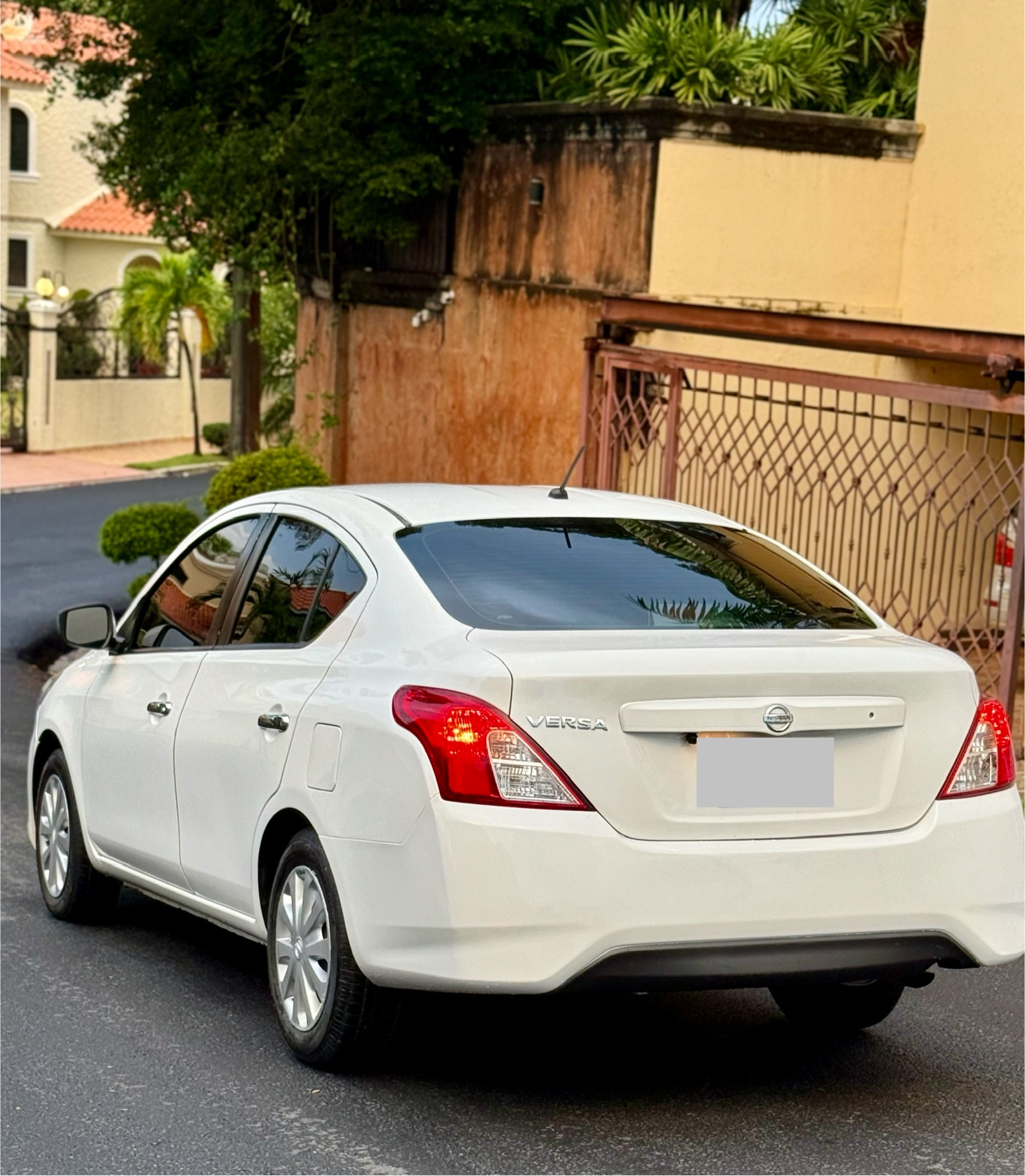 carros - Nissan Versa 2018 De la Santo Domingo Motors  1