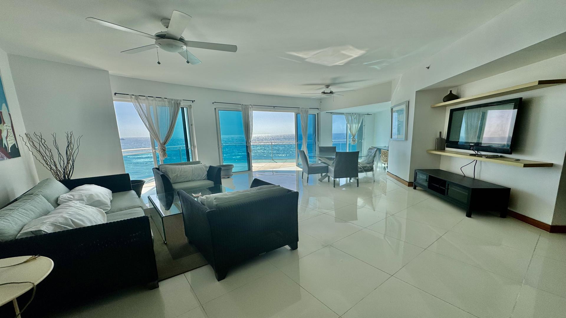 apartamentos - Apartamento de 2 habitaciones moderno frente al mar, Malecon 0