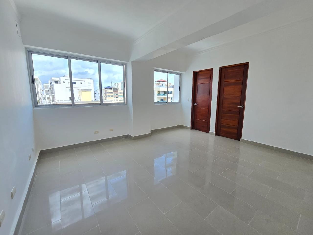 apartamentos - Apartamento en Alquiler
URBANIZACIÓN REAL
USD 1,500.00 (Mantenimiento incluido)
