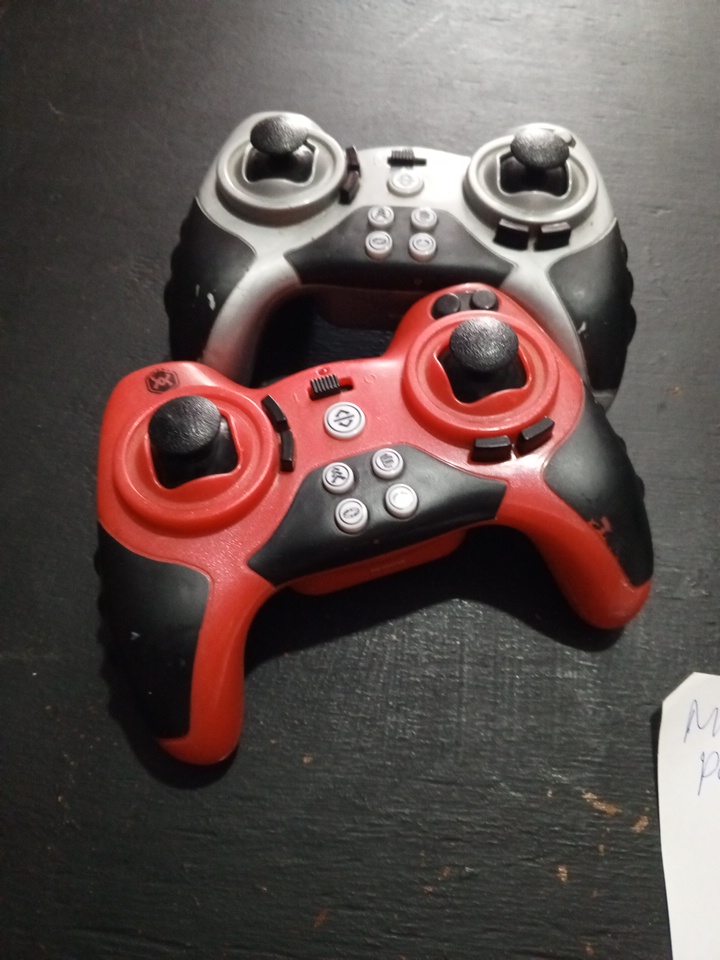 accesorios para electronica - Vendo 2 controles para drones  cada uno en 500 pesos .