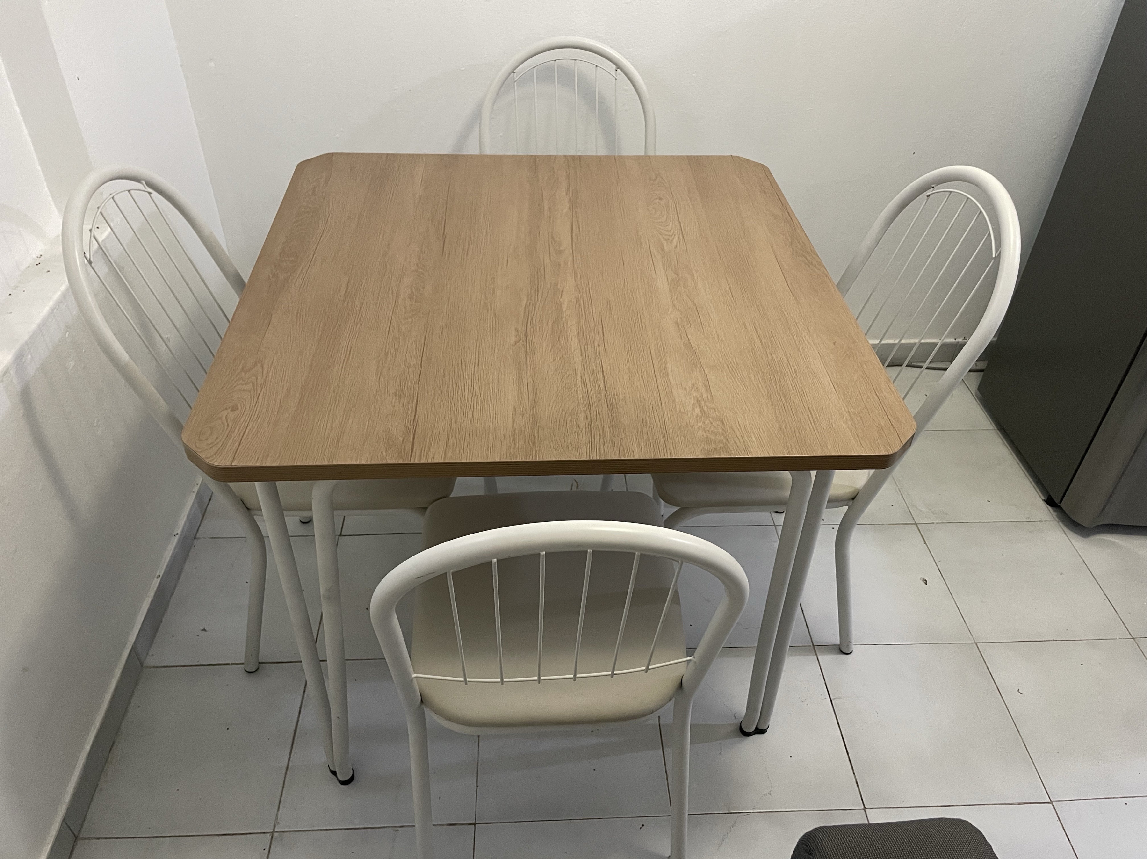 muebles y colchones - Comedor de 4 sillas pequeño 1